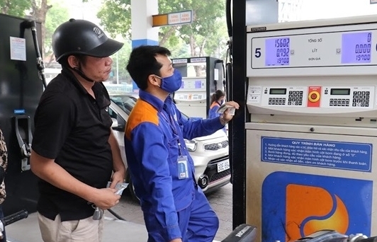 Giá xăng dầu tăng mạnh, gần 21.000 đồng/lít xăng RON95-III