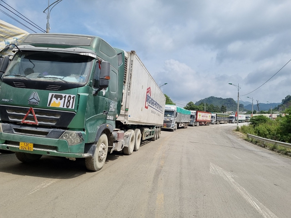 Hàng hóa xuất khẩu qua cửa khẩu Tân Thanh. Ảnh: Nguyễn Thanh