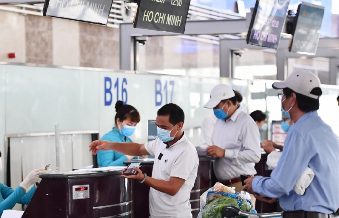 Lấy mẫu ngẫu nhiên hành khách bay từ Hà Nội, Quảng Ninh, Hải Phòng để tầm soát Covid-19