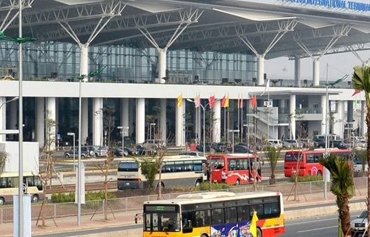 Tạm dừng nhập cảnh hành khách tại sân bay Tân Sơn Nhất và Nội Bài