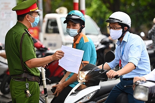 Hà Nội: Người dân chỉ cần xuất trình giấy tờ tùy thân kèm theo Giấy đi đường