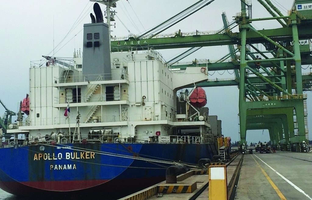 Hải quan Hà Tĩnh cùng doanh nghiệp thúc đẩy kinh tế cảng biển