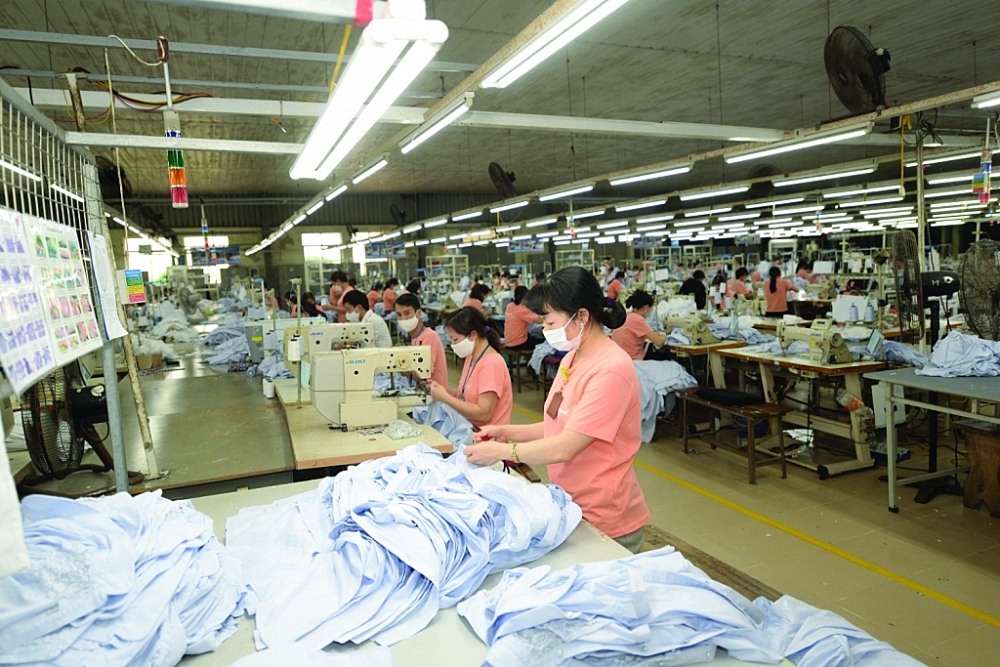 Dệt may là một trong những ngành hàng đang có nhiều lợi thế thúc đẩy xuất khẩu qua kênh thương mại điện tử.	 Ảnh: N.Thanh