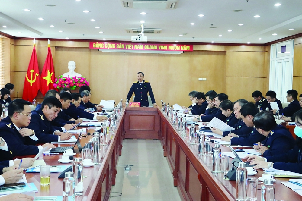 Tổng cục trưởng Tổng cục Hải quan Nguyễn Văn Cẩn làm việc với Cục Hải quan Hải Phòng về thực hiện Hệ thống Hải quan số và mô hình Hải quan thông minh, ngày 24/11/2021. 	Ảnh: Thái Bình. 