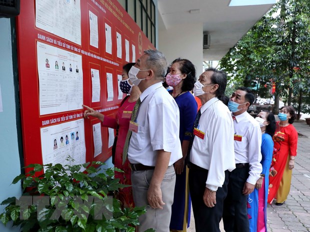 Nhieu dong chi lanh dao Dang, Nha nuoc bo phieu bau cu tai Ha Noi hinh anh 2