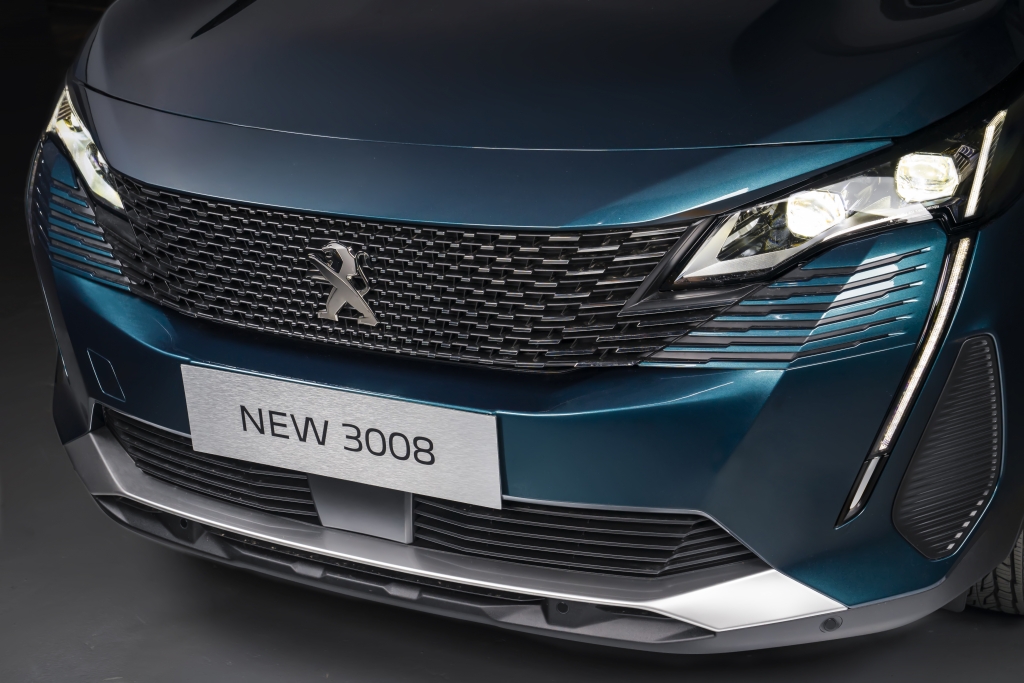 New Peugeot 3008 ra mắt với giá bán ưu đãi từ 989 triệu đồng