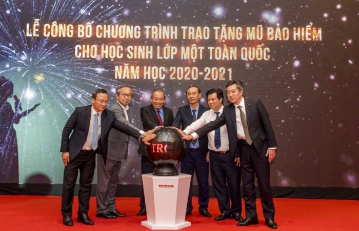 Honda Việt Nam tặng gần 2 triệu mũ bảo hiểm cho học sinh lớp 1 năm học 2020-2021