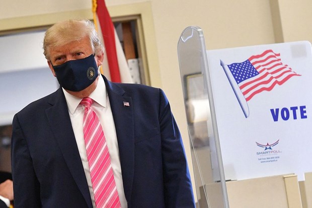 Bau cu My 2020: Tong thong Donald Trump bo phieu som tai bang Florida hinh anh 1