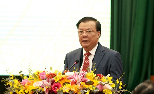 Bộ trưởng Đinh Tiến Dũng báo cáo tại hội nghị.