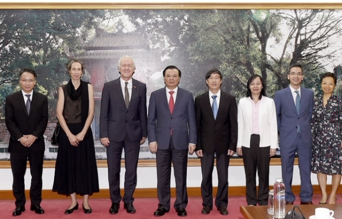 Bộ trưởng Đinh Tiến Dũng tiếp tân Đại sứ Thụy Sĩ tại Việt Nam