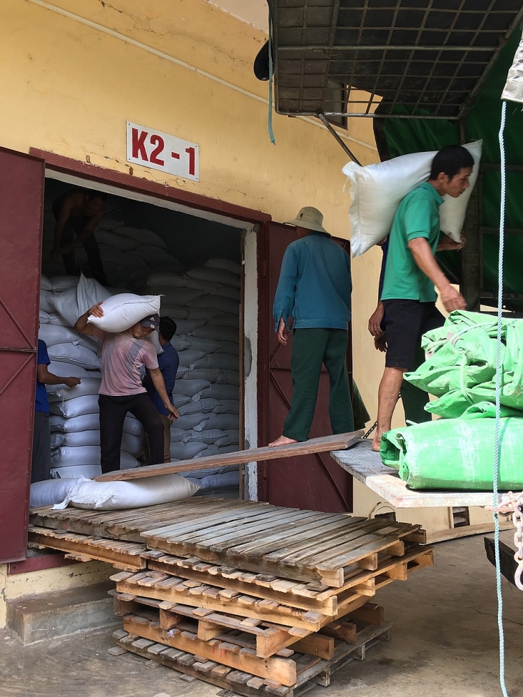Tổng cục Dự trữ Nhà nước khẩn trương đưa gạo hỗ trợ bà con vùng lũ