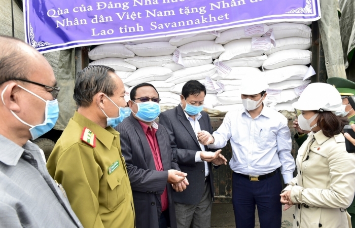 Xuất cấp 1.000 tấn gạo dự trữ tặng Lào hỗ trợ dân tỉnh Savanakhet khắc phục hậu quả thiên tai