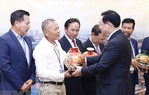 Chủ tịch Quốc hội gặp gỡ cộng đồng doanh nhân người Việt tại châu Âu