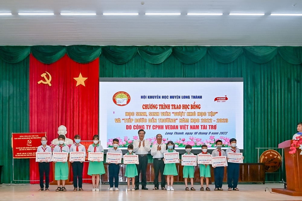 Vedan Việt Nam trao học bổng cho học sinh - sinh viên “vượt khó học tập”