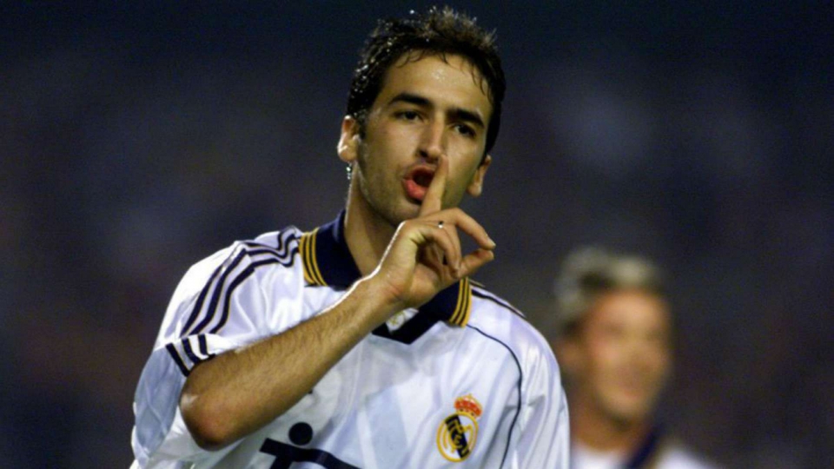 3. Raúl González (Real Madrid, Schalke) - 71 bàn thắng.